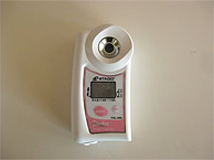 ポケット尿比重屈折計